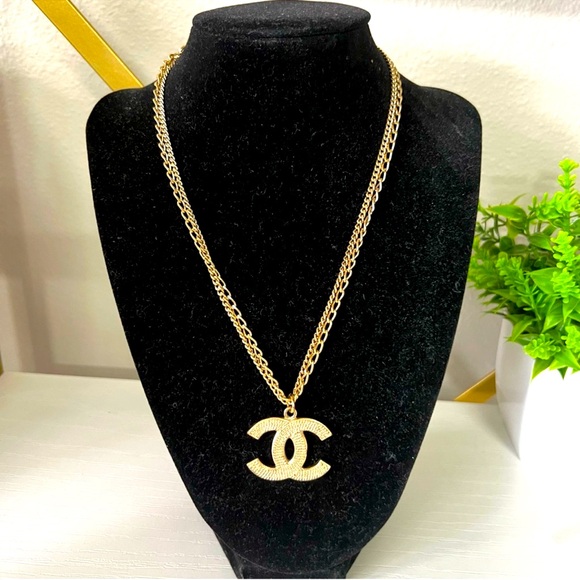 🔥Authentic Chanel Necklace 24k plated double chain with COA - Picture 2 of 10